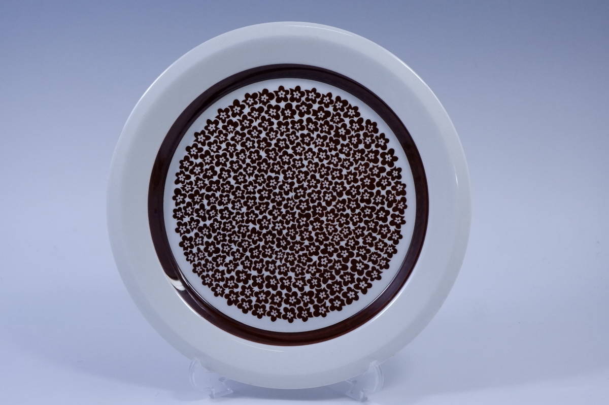 Read more about the article Arabia Faenza Brown Salad Plate 20Cm