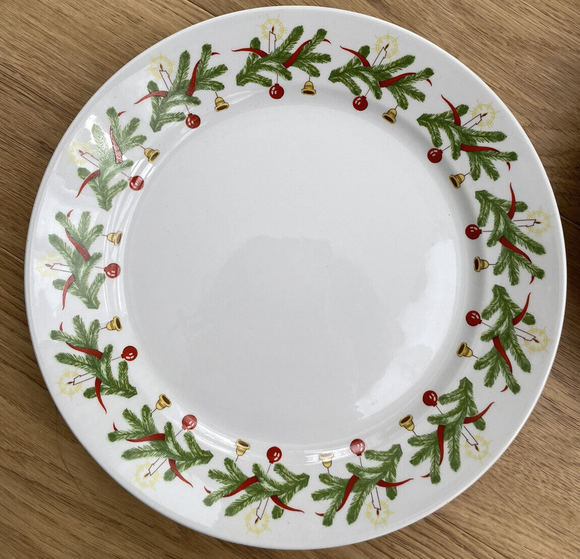 Read more about the article Arabia Finland Christmas Wreath 10″ Plates Set of 6
