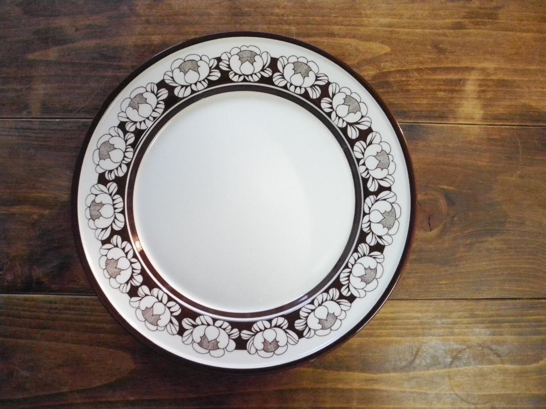Read more about the article Arabia Katrilli Dinner Plate