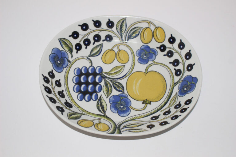 Read more about the article VINTAGE ARABIA FINLAND PARATIISI 8-7/8″ X 10″ OVAL VEGETABLE SERVING BOWL
