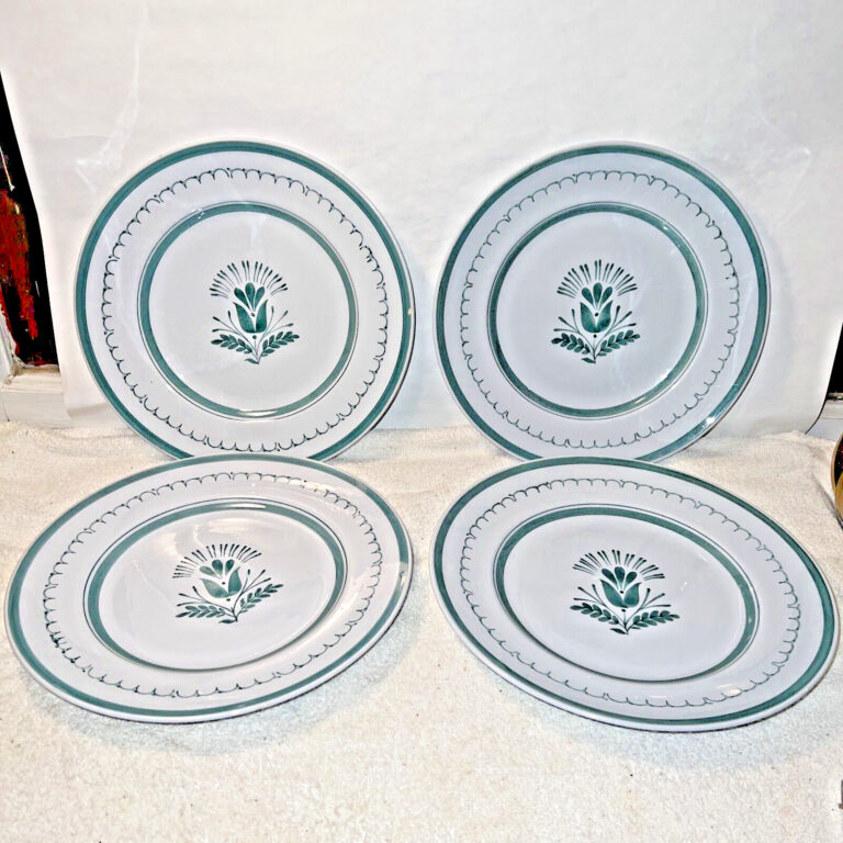 Read more about the article (5) Arabia Finland Green Thistle 10 3/8” Dinner Plates Flower nand-painted nice!