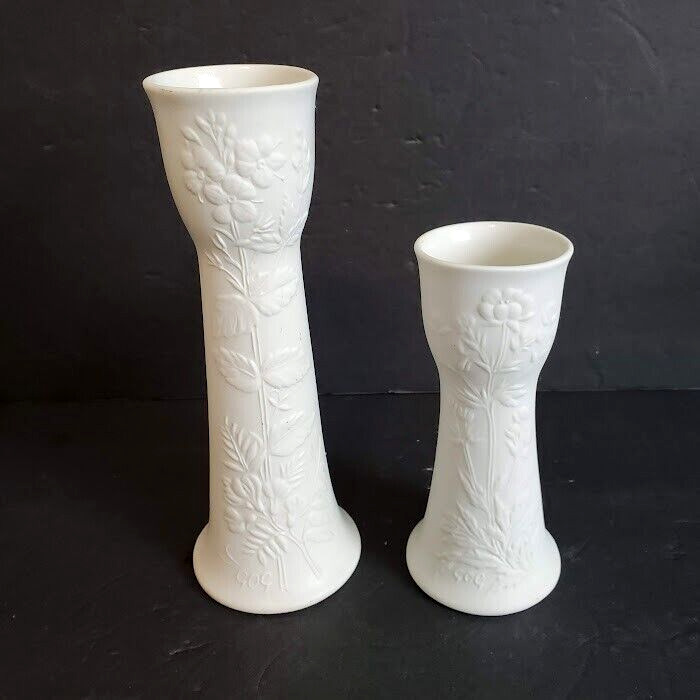 Read more about the article Arabia Finland GOG SUVI Summertime White Bisque Porcelain Floral Relief Vases