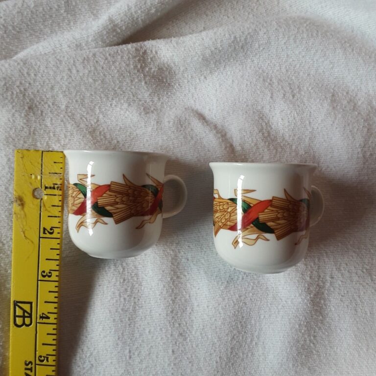 Read more about the article Pair Arabia Santa Arctica Espresso Cups