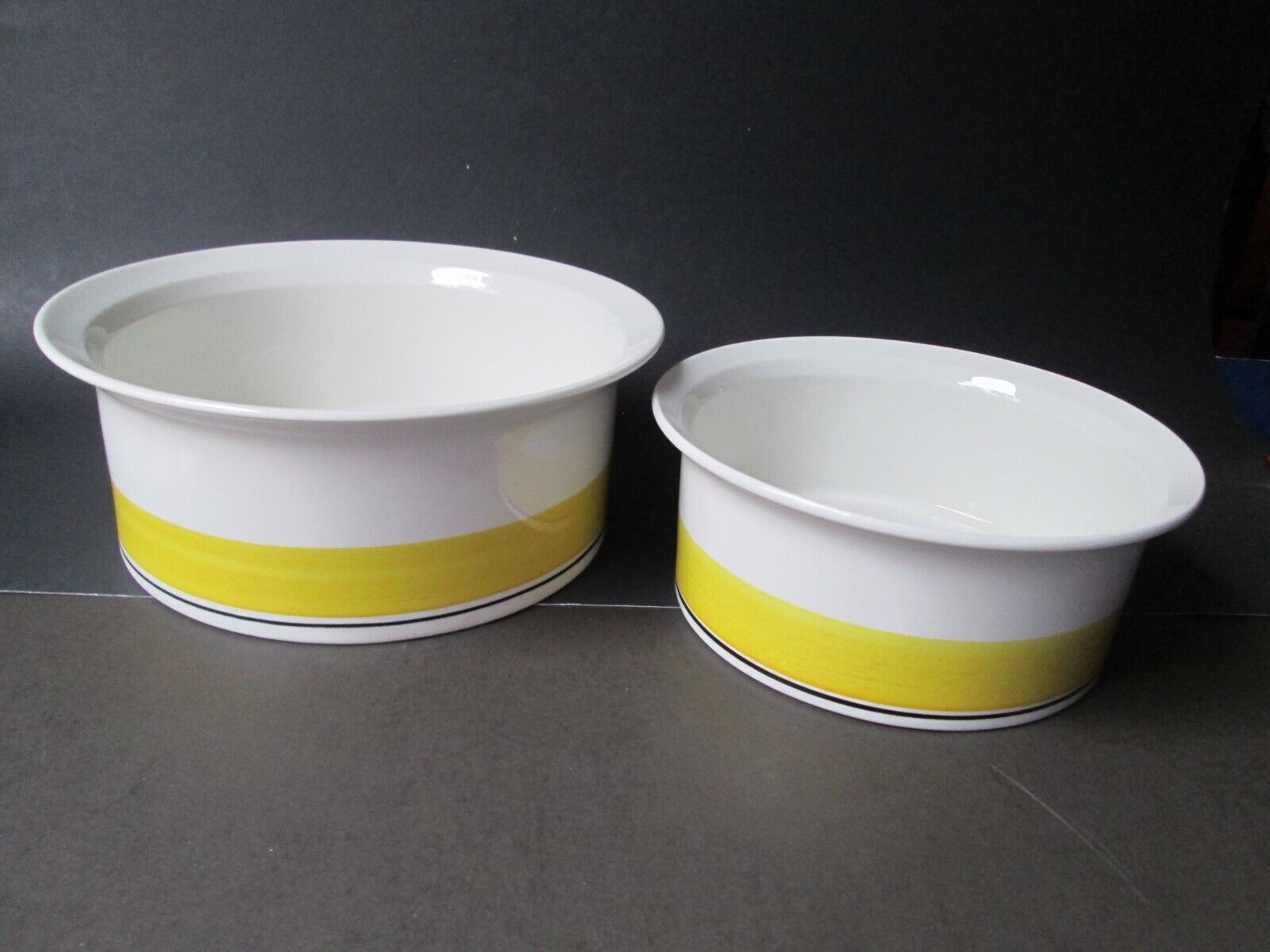 Read more about the article Vintage ARABIA FINLAND FAENZA YELLOW 2 Round Vegetable Serving Bowls 7″ and 8 3/4″