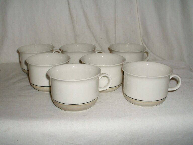 Read more about the article Lot of 7 Arabia of Finland Seita Arctica Cups – No Saucers
