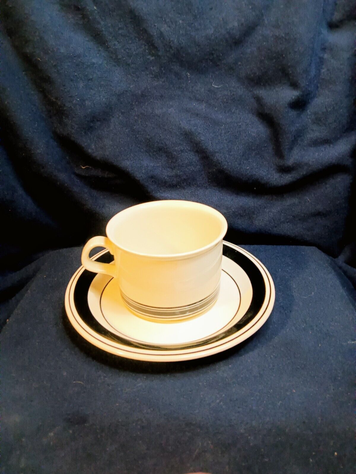 Read more about the article ARABIA FAENZA FINLAND   Black Stripe  Vintage  Coffee Cup and Saucer