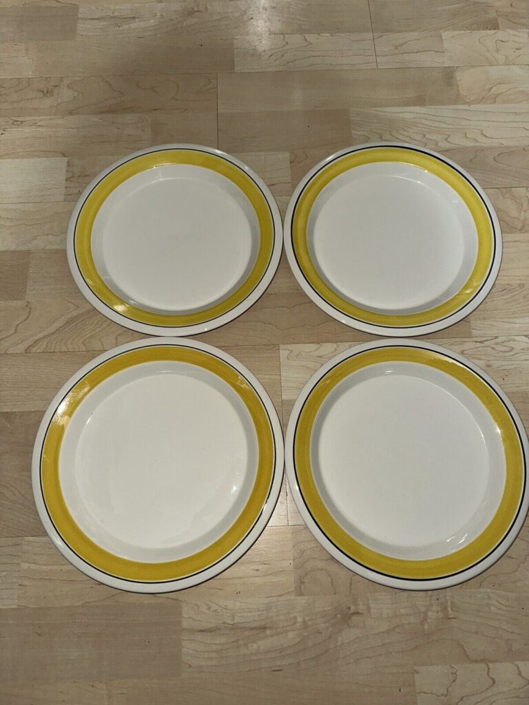 Read more about the article SET of 4–Vintage Arabia Finland Faenza Yellow DINNER Plates FREE SHIPPING