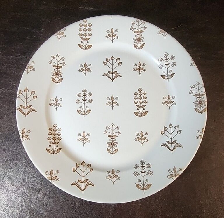 Read more about the article (1)Vintage Arabia of Finland “Tapestry” Brown  Dinner Plate  EUC