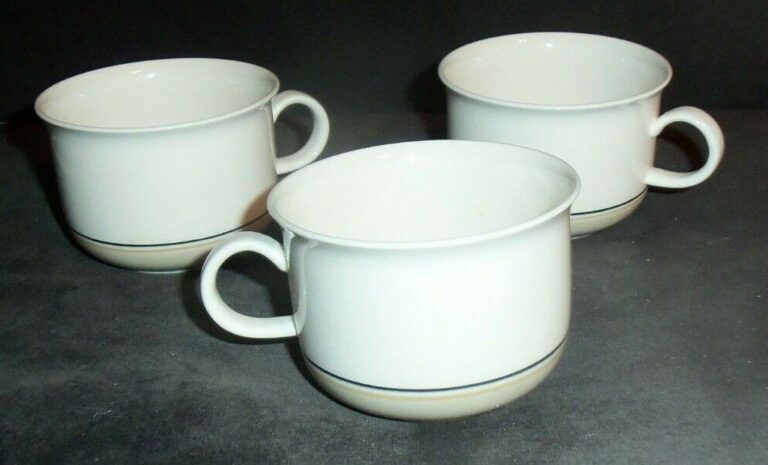 Read more about the article Set of Three ( 3 )  ARABIA FINLAND SEITA ARCTICA Coffee / Tea Cups Replacements