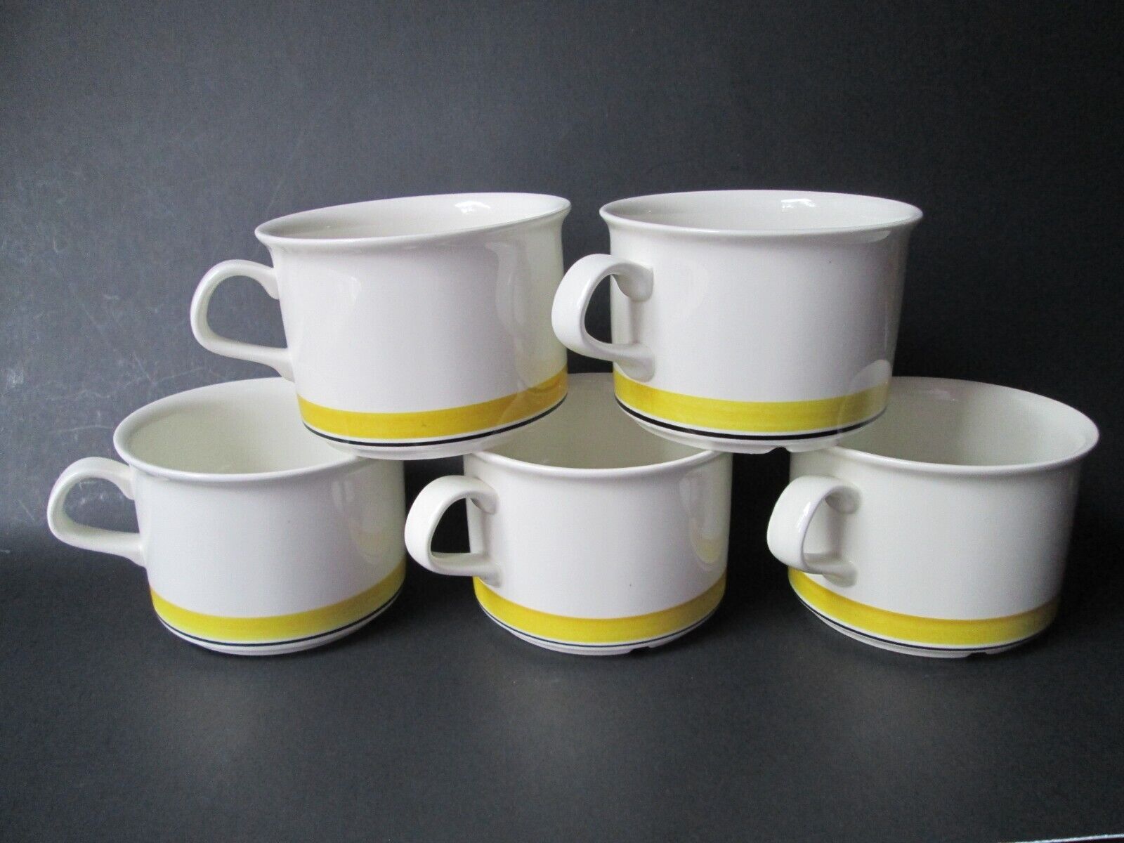 Read more about the article Vintage ARABIA FINLAND FAENZA Yellow Coffee Mugs Lot of 5