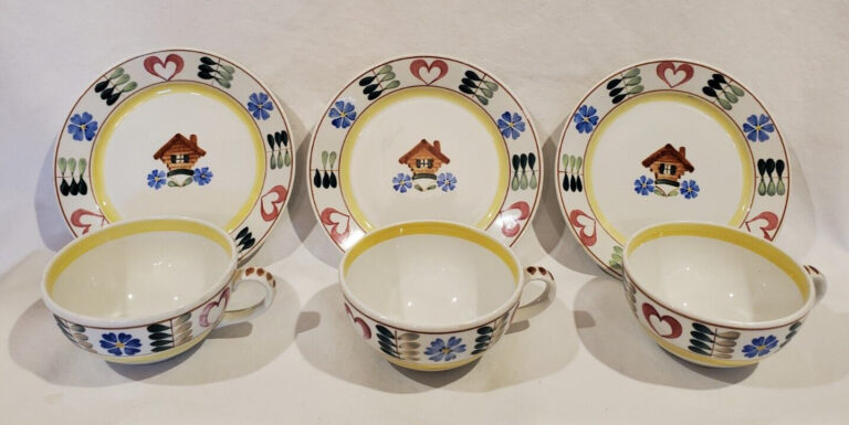 Read more about the article 3 ARABIA Finland PIRTTI Large Teacups Cups and Snack Plates Yellow Hearts Flowers