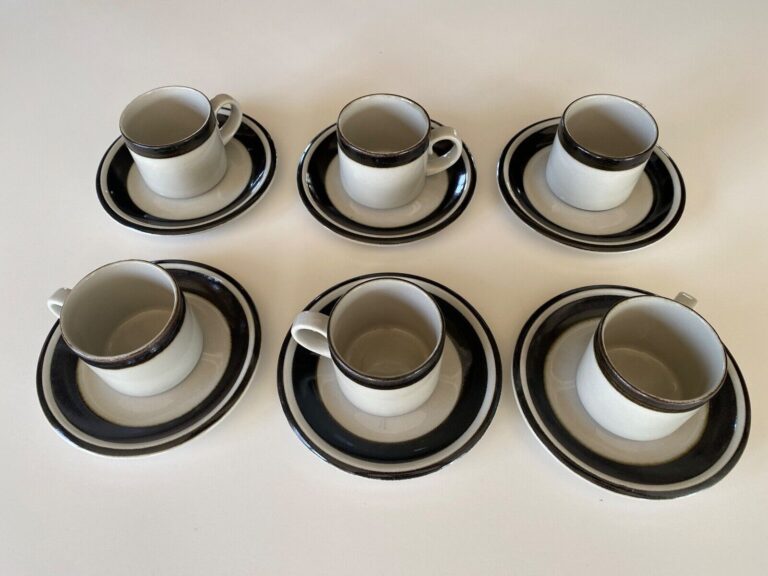 Read more about the article Arabia of Finland China set 4   2 1/2 “expresso or tea cup  5 1/2” saucer