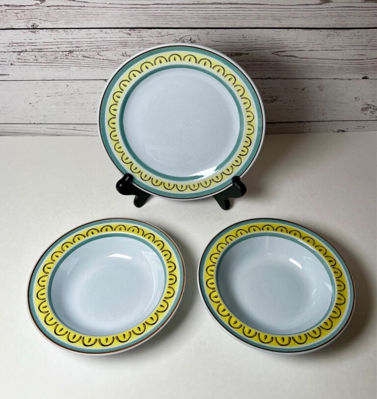 Read more about the article Arabia Finland Crown Band 2 Cereal Bowls 6.5 Inches and 1 Salad Plate 7.75 Inches