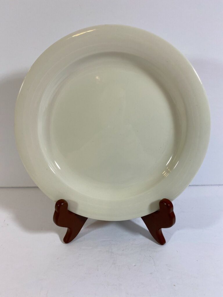 Read more about the article ARABIA FINLAND ARCTICA CHINA 8″ SALAD PLATE      k33