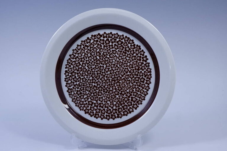 Read more about the article Arabia Faenza Brown Salad Plate 20Cm