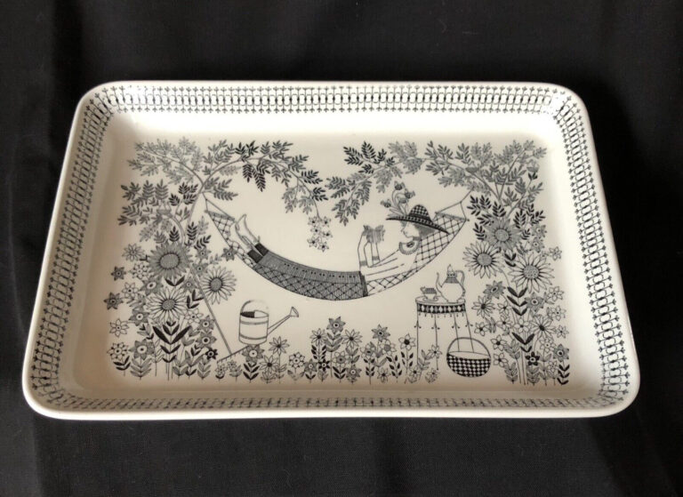 Read more about the article RARE Arabia of Finland Platter Rectangle Emilia Pattern 1949-1964  Tea Party