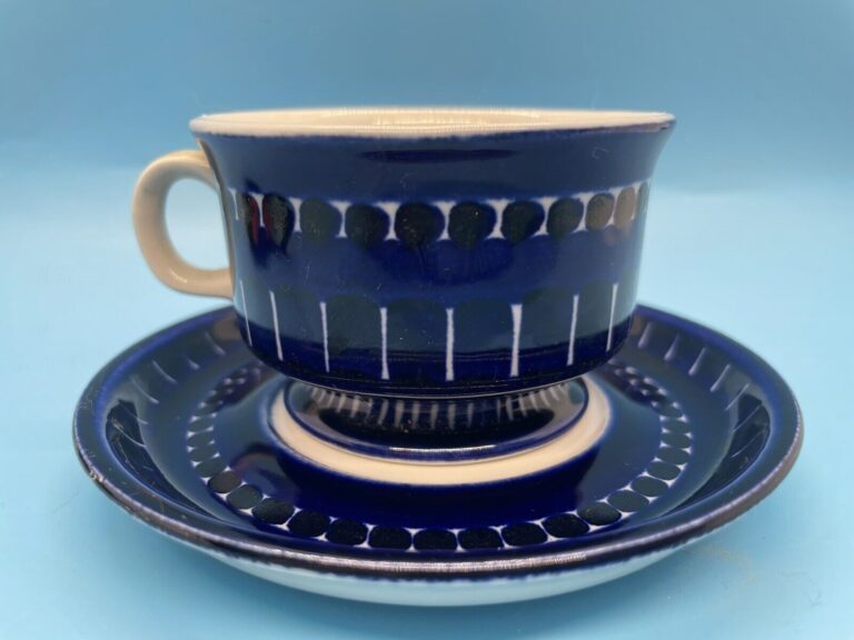 Read more about the article Vtg Arabia Finland Valencia Coffee Espresso Cup and Saucer Ulla Procope Cobalt