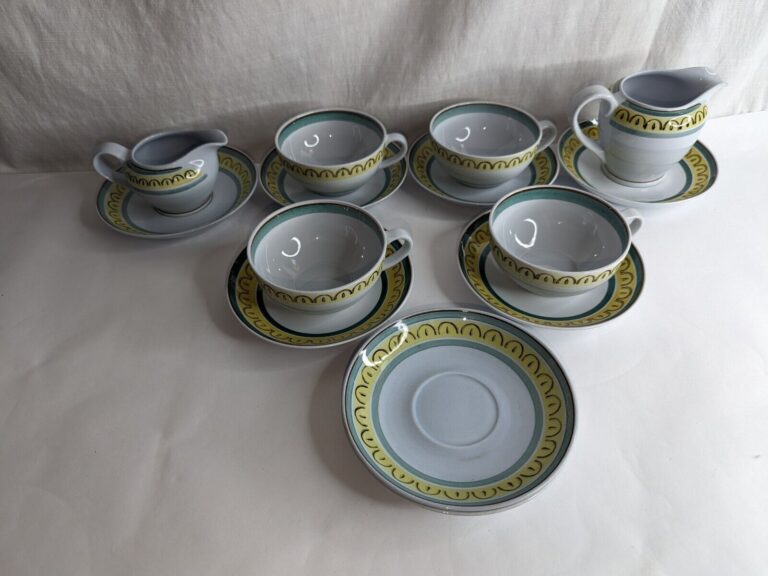 Read more about the article 14x Pc Lot: Arabia Finland Crown Band Tea Cup  Saucer  Creamers –  Issues  READ