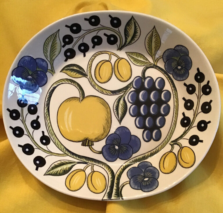 Read more about the article RARE VINTAGE ARABIA FINLAND PARATIISI OVAL SERVING PLATE 22.5×19.6 cm Great Cond