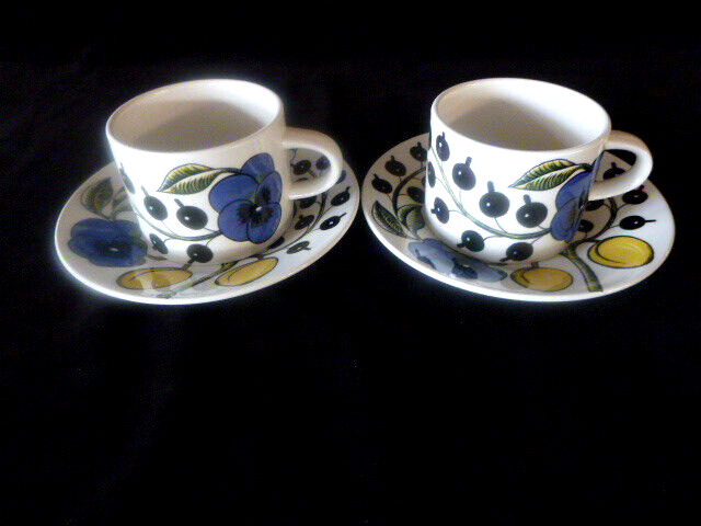 Read more about the article Arabia Finland PARATIISI 2 5/8″ Flat Cup with 6 5/8″ Saucer (Lot of 2 Sets)