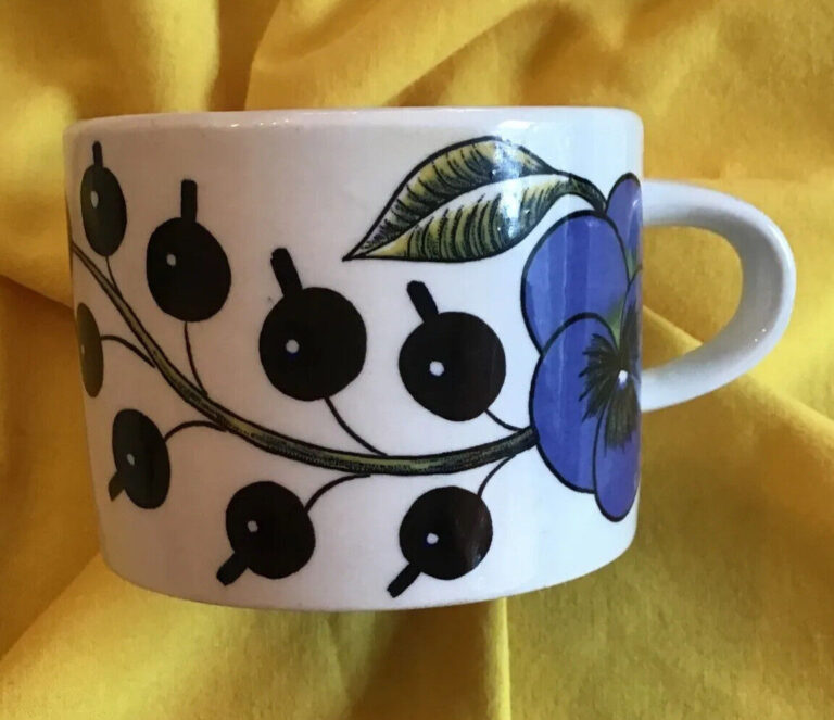 Read more about the article Arabia Paratiisi Blue and Yellow Round Cup/ Mug ~ Kaipianen ~ Finland  Chipped  GC