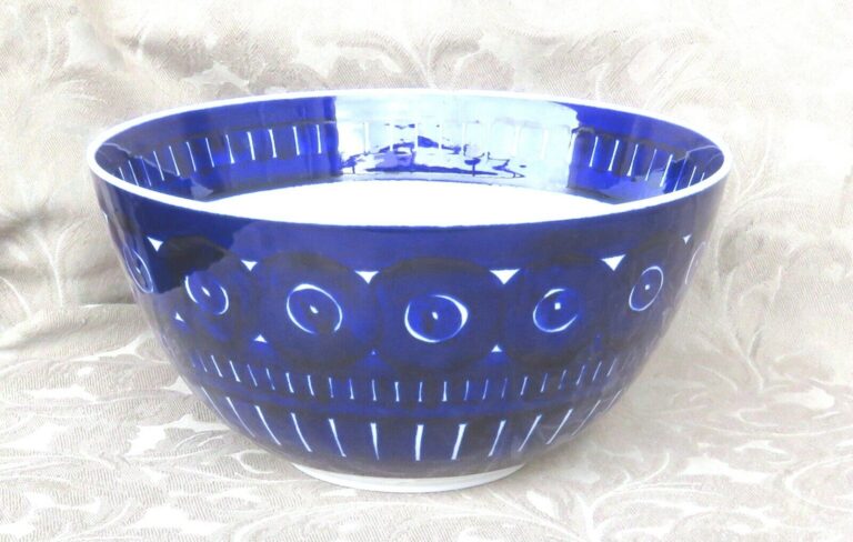 Read more about the article VINTAGE ARABIA FINLAND BLUE VALENCIA 8.5″ SALAD SERVING BOWL ULLA PROCOPE MCM