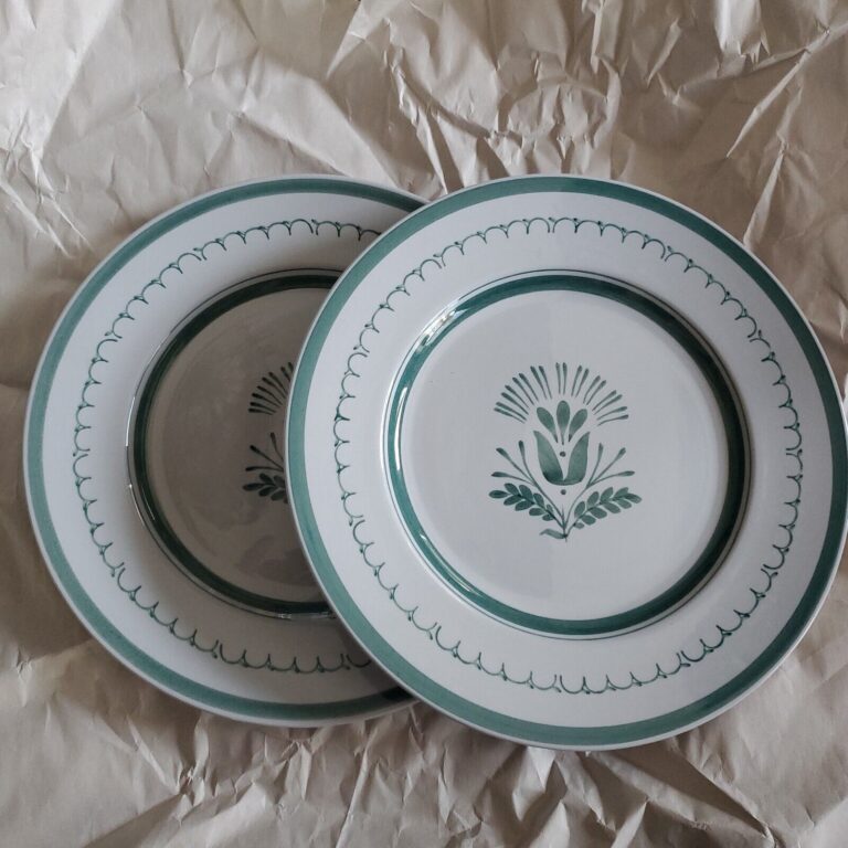 Read more about the article Lot of 2 ARABIA of Finland Vintage GREEN THISTLE  Dinner Plates VGC