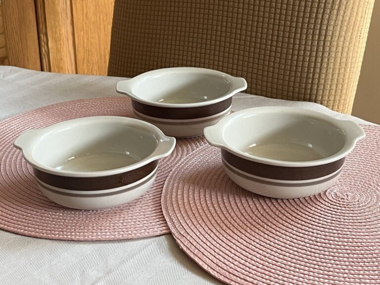 Read more about the article Arabia Finland PIRTTI  White and Brown Cereal Bowls Set of 3 Great Condition