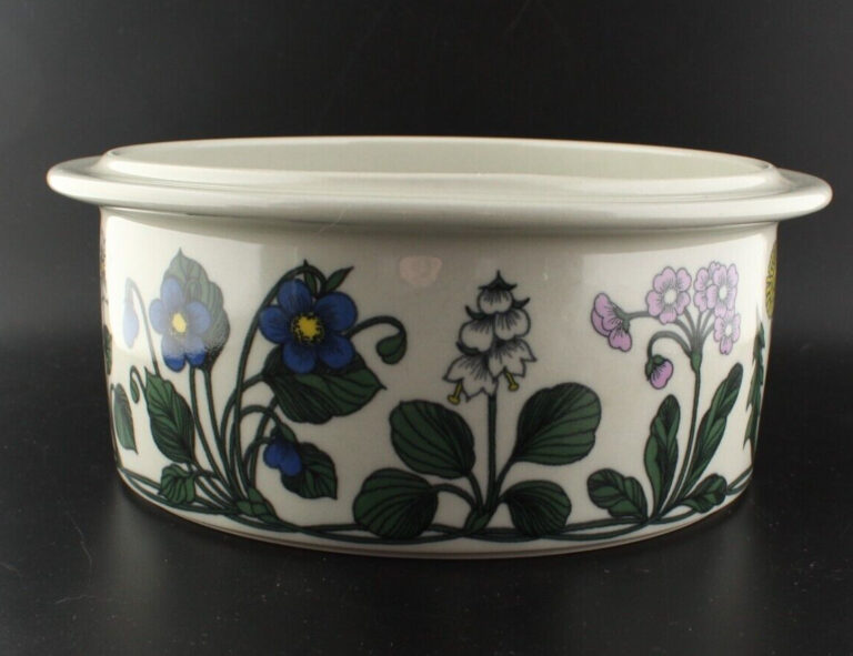 Read more about the article Arabia of Finland Flora – Nice Big Serving Bowl –  9” X 4″ – Esteri Tomula