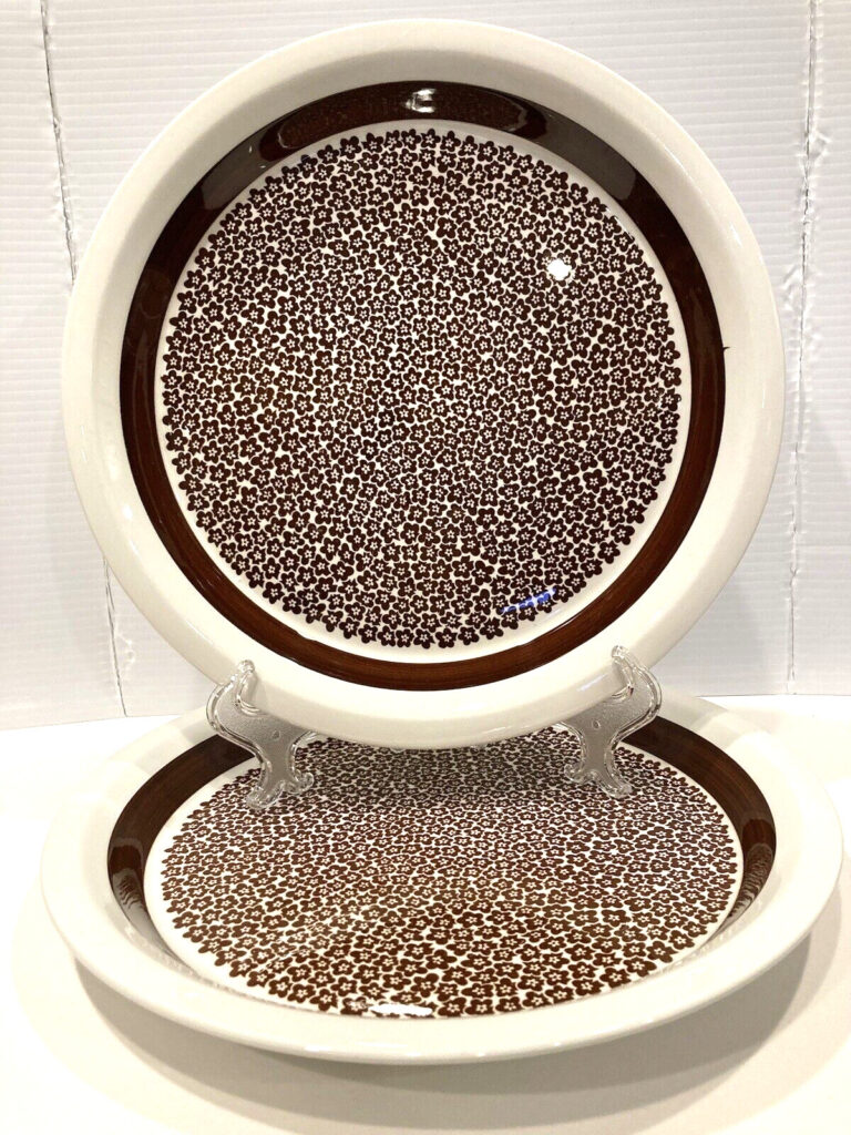 Read more about the article VTG Arabia Finland Brown Flowers Faenza 12″ Platters  Inkeri Leivo. Pair