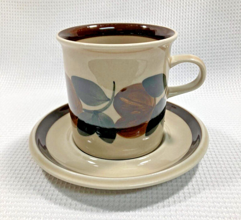 Read more about the article Arabia Finland Ruija Troubadour Coffee Tea Mug Cup and Saucer