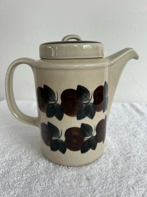 Read more about the article Vintage Arabia Finland Ruija Troubadour Coffee Pot with Lid 