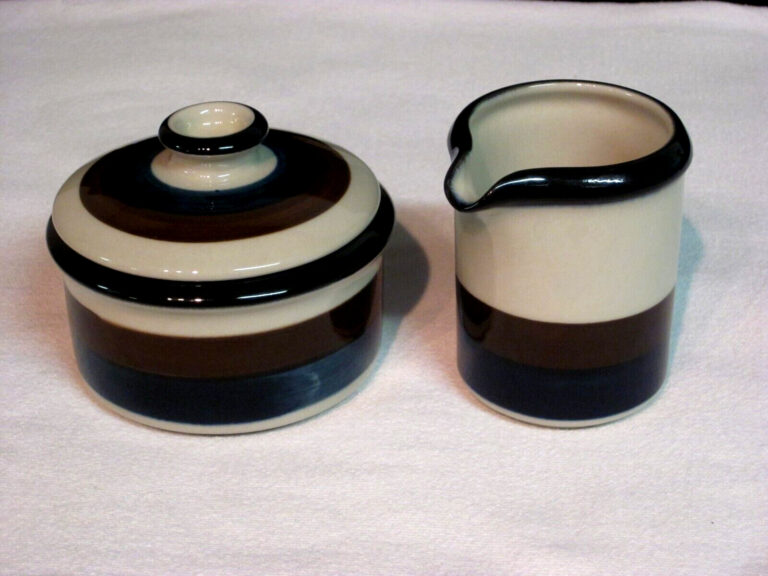 Read more about the article Arabia of Finland Creamer and Covered Sugar Bowl. Kaira. 1968-72. Perfect.