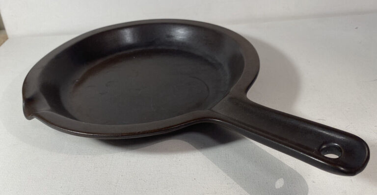 Read more about the article Black Liekki (Flame) Pan Is Is Oven Or Stovetop To Table Cook Ware  9.5″ Across