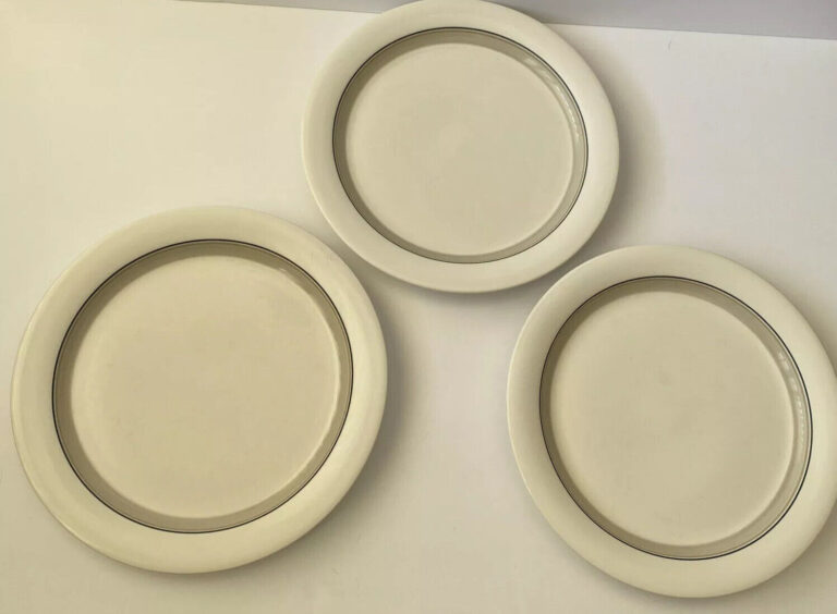 Read more about the article (3)Seita Arctica by Arabia of Finland DINNER PLATES 10 1/4″ Discontinued HTF