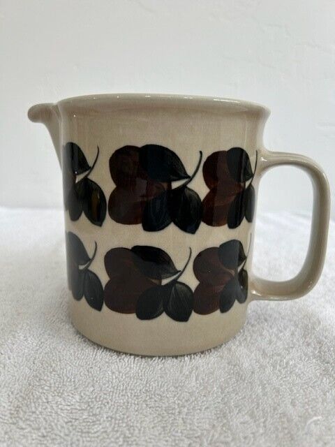 Read more about the article Vintage Arabia Finland Ruija Pitcher 32oz