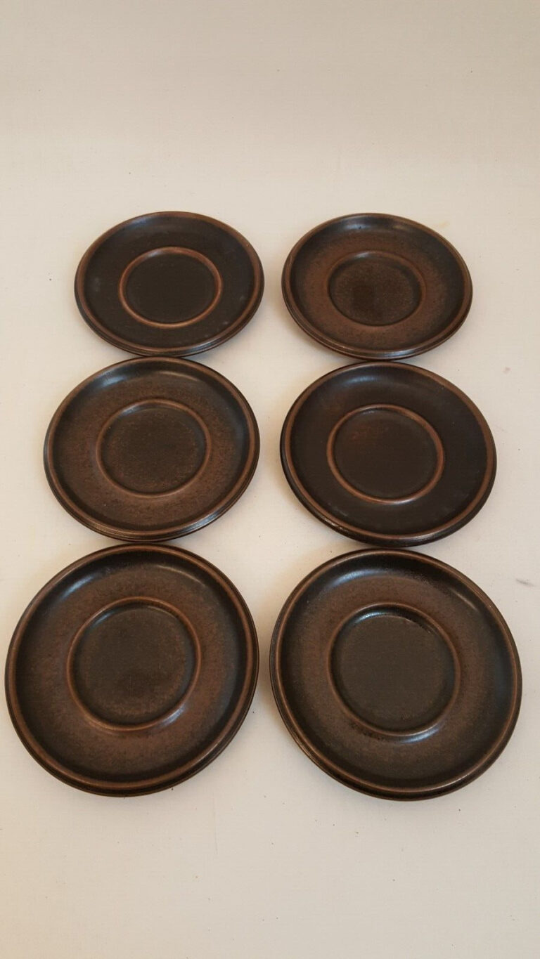 Read more about the article Vintage 60s Ruska Arabia Finland 6 demitasse saucers (only) brown speckled