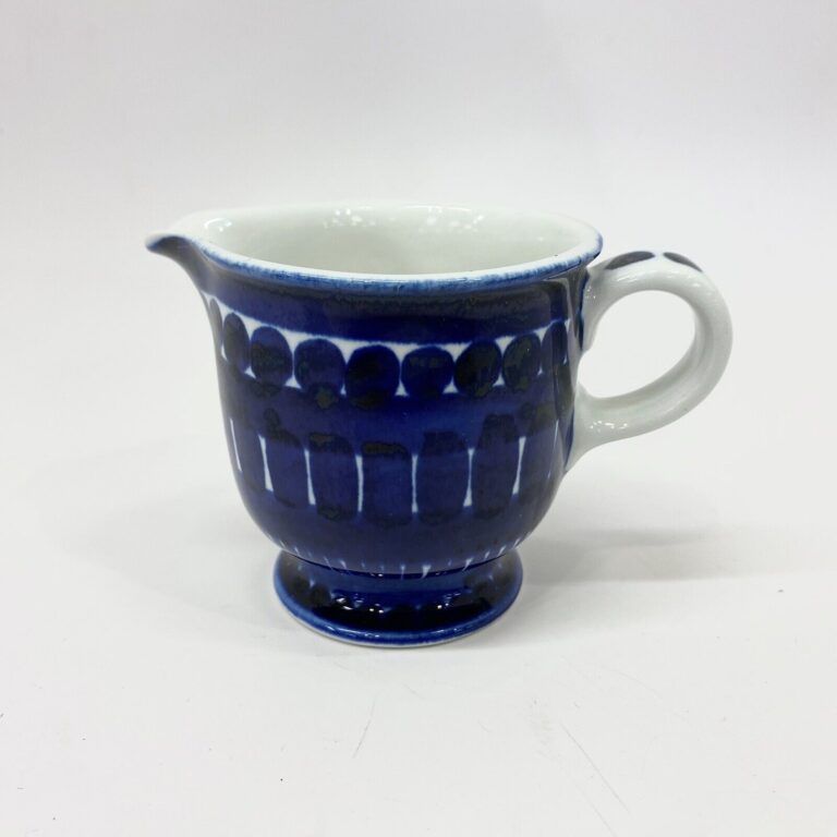 Read more about the article Vintage Arabia Finland Valencia Ulla Procope Coffee Creamer Pitcher Blue