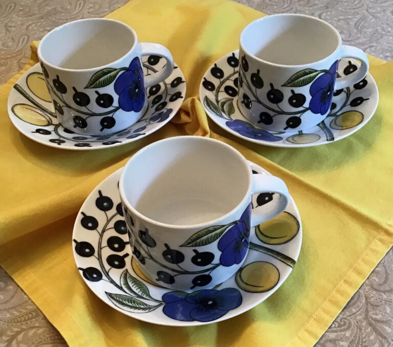 Read more about the article Lot of 3 ~ Arabia Finland Paratiisi Coffee Cup with Saucer ~ Excellent Condition