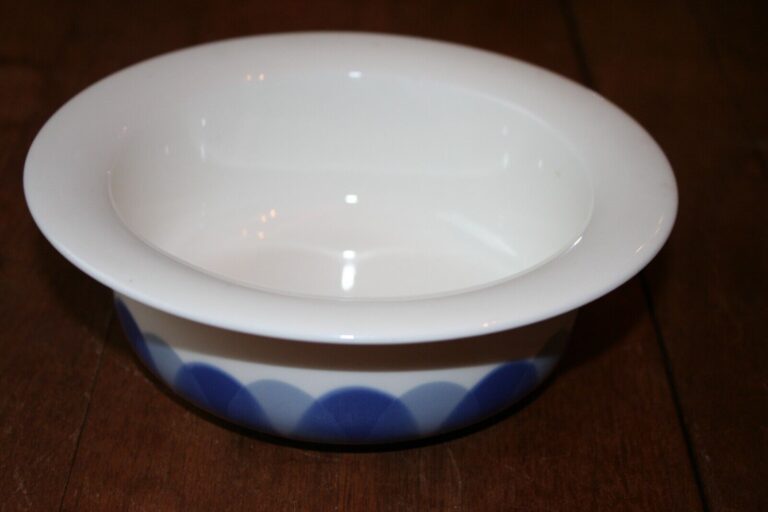 Read more about the article Arabia Finland Arctica Pudas Rimmed Cereal Soup Bowls 8 available