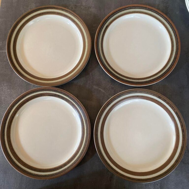 Read more about the article Arabia Finland karelia Set of 4 Plates 19.7cm