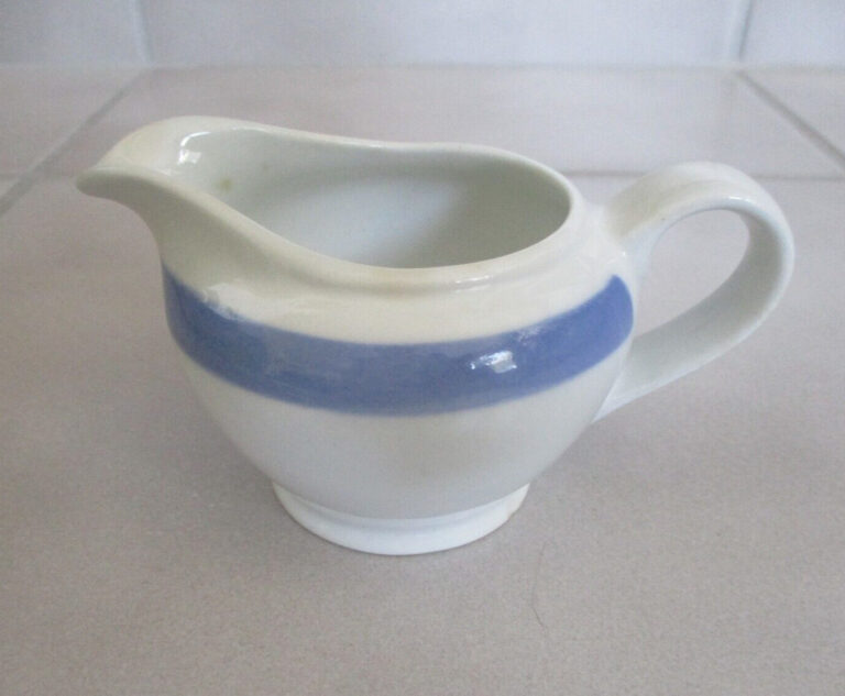 Read more about the article Vintage Arabia Finland Ribbons Blue Creamer Blue Stripe on White Creamer