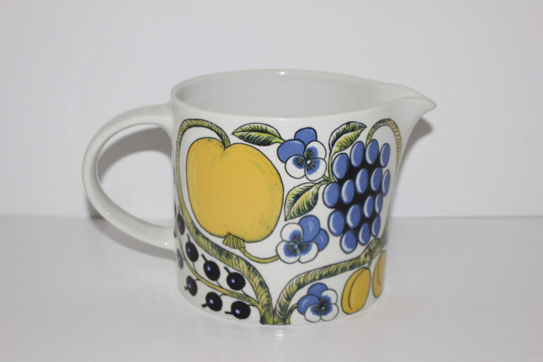 Read more about the article VINTAGE ARABIA FINLAND PARATIISI OVAL 5″ PITCHER/JUG