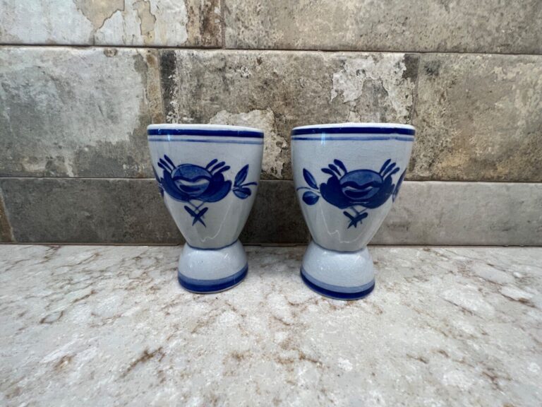 Read more about the article Arabia Finland Blue Rose Double Egg Cups