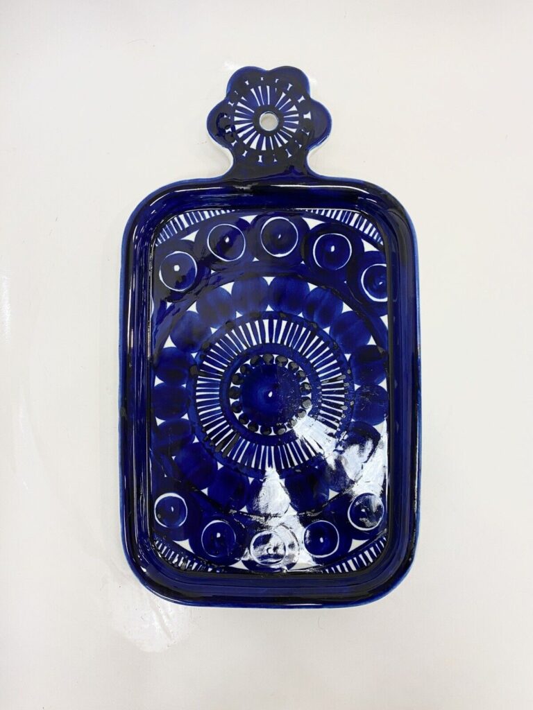 Read more about the article Vintage Arabia Finland Valencia Ulla Procope Rectangle Cheese Board Tray Blue