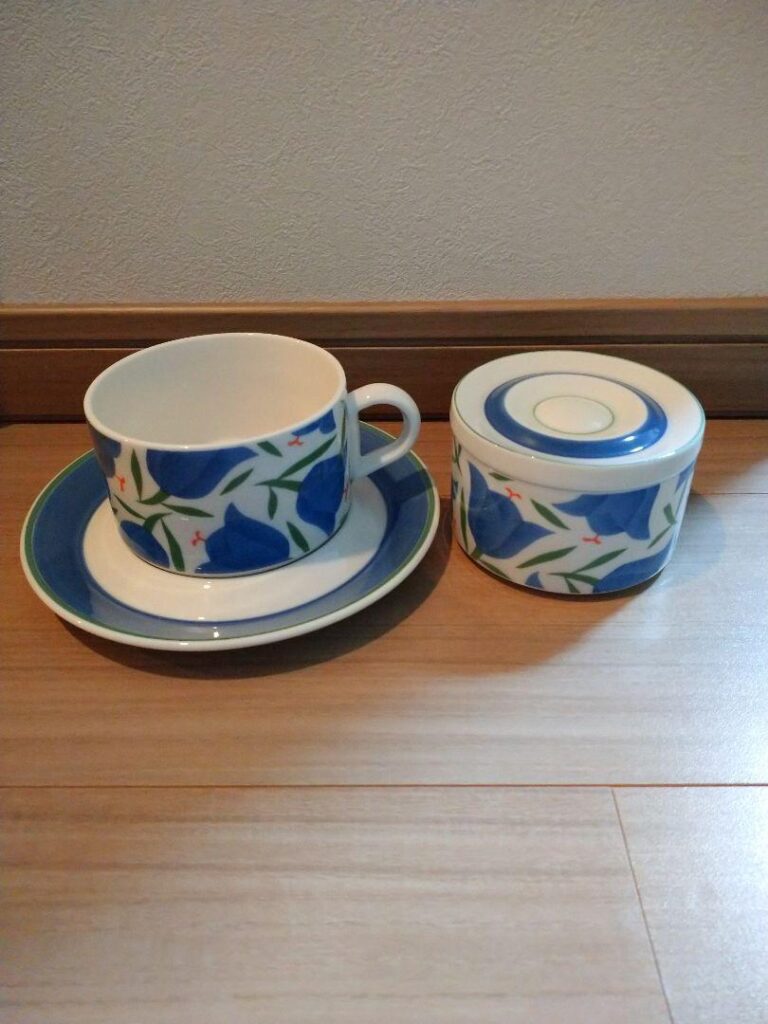 Read more about the article Arabia Balladi Baladi Sugar Bowl And Teacup With Lid Saucer