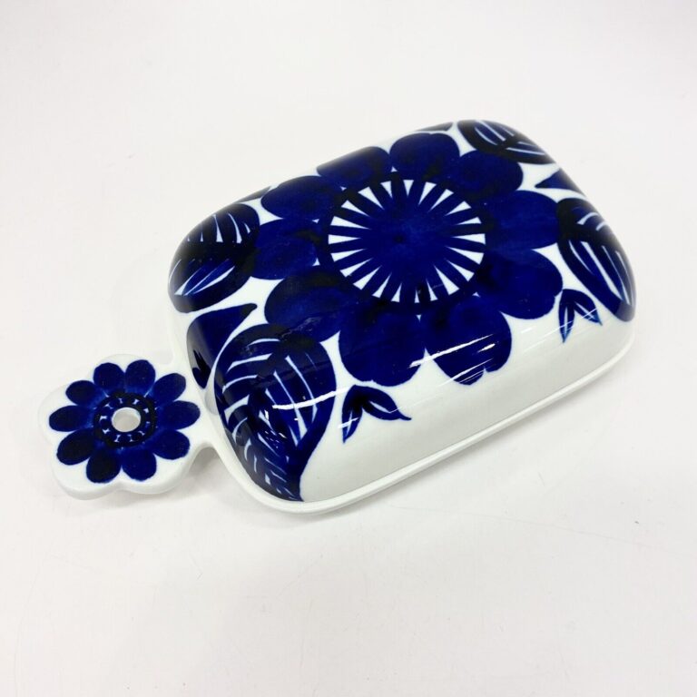 Read more about the article Arabia of Finland Valencia Cobalt Blue Butter Dish with Lid 7.5″ Vintage