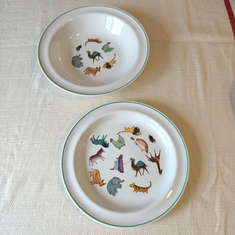 Read more about the article Arabia Animal Parade Plate Set