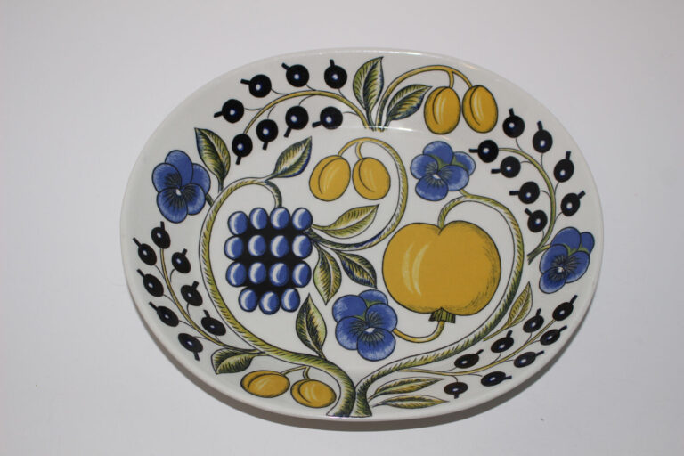 Read more about the article ARABIA FINLAND PARATIISI 8-7/8″ X 10″ OVAL VEGETABLE SERVING BOWL