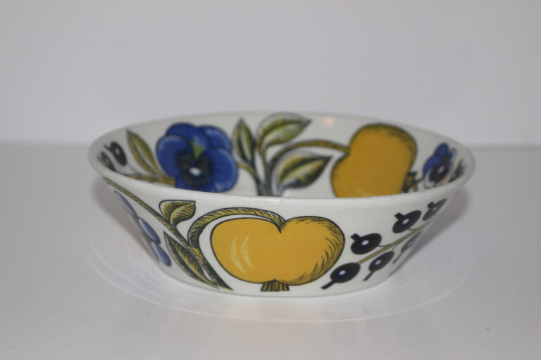 Read more about the article VINTAGE ARABIA FINLAND PARATIISI 6-7/8″ OVAL CEREAL BOWL
